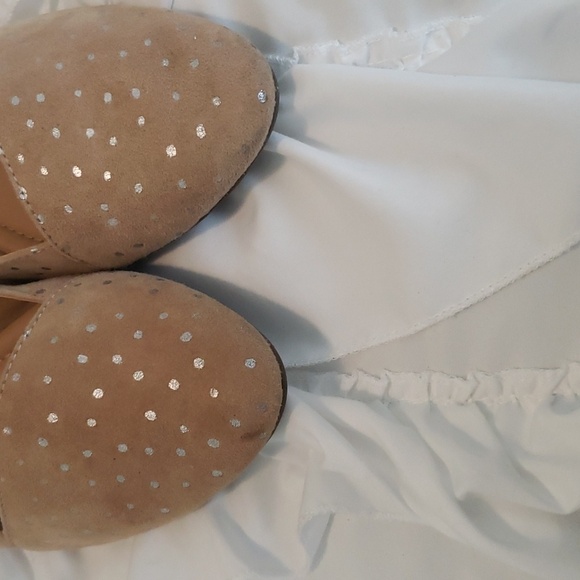 Shoes - Picture 4 of 8